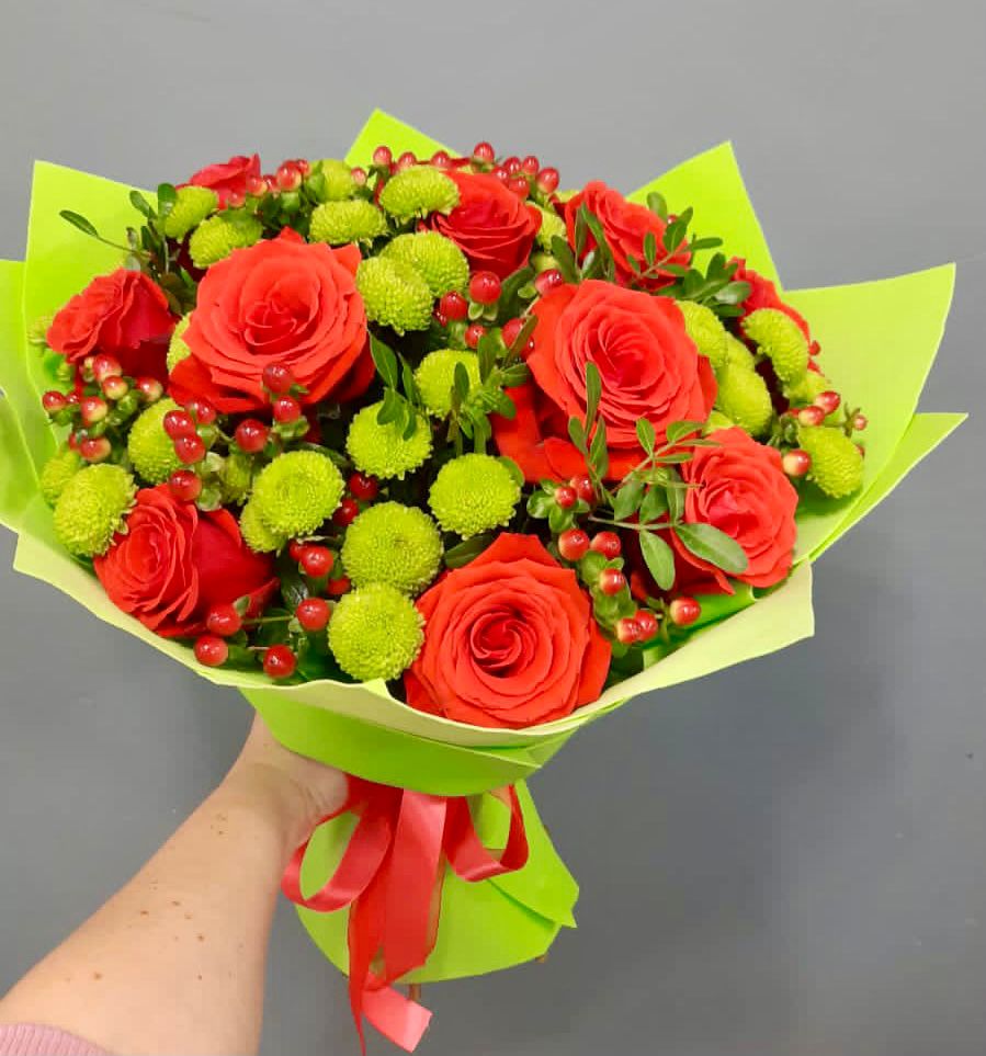Букет цветов из: Хризантемы и Розы в Красные Ткачи
