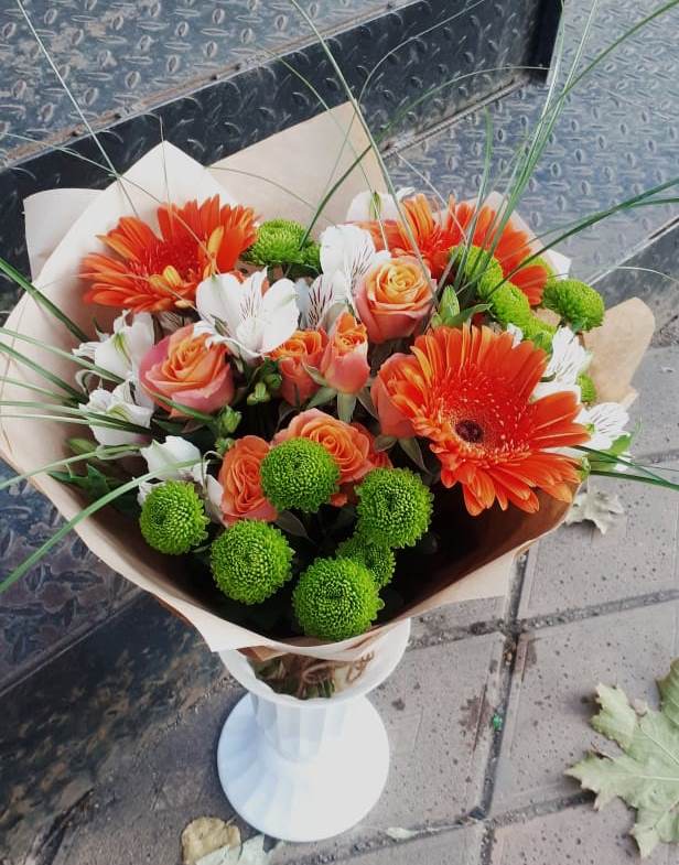 Букет цветов из: Герберы, Хризантемы, Альстромерии и Розы в Красные Ткачи