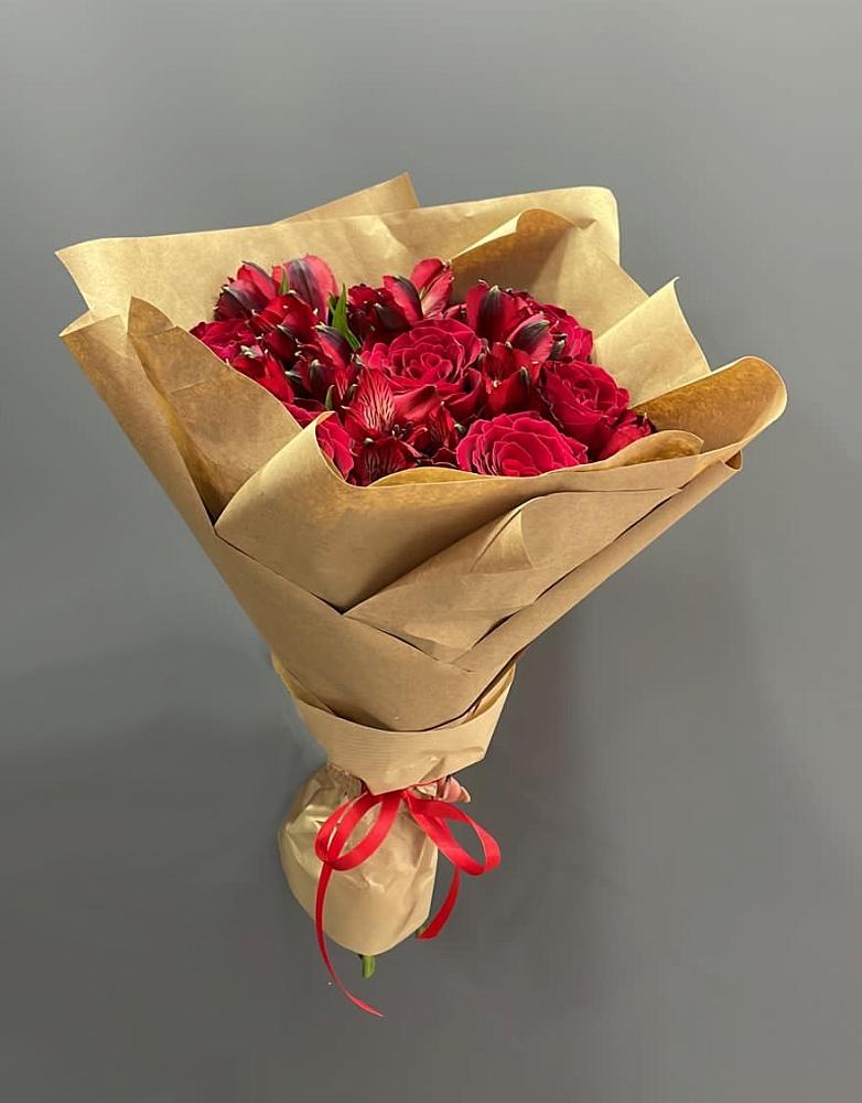 Букет цветов из: Альстромерии и Розы в Красные Ткачи