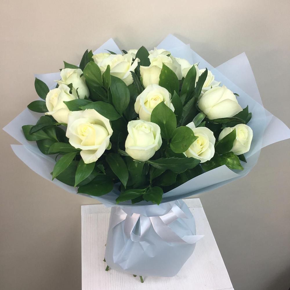 Букет 15 Белых роз Проуд в Красные Ткачи