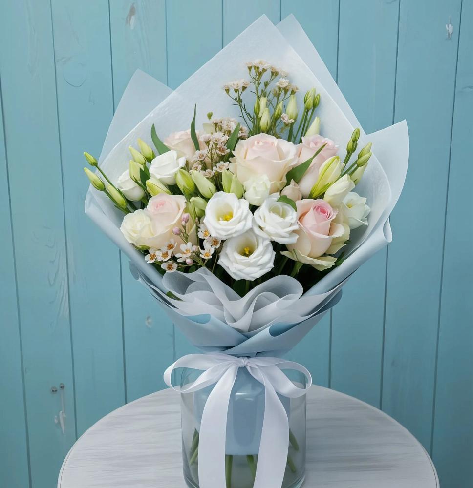 Букет цветов из: Розы и Лизиантусы в Красные Ткачи