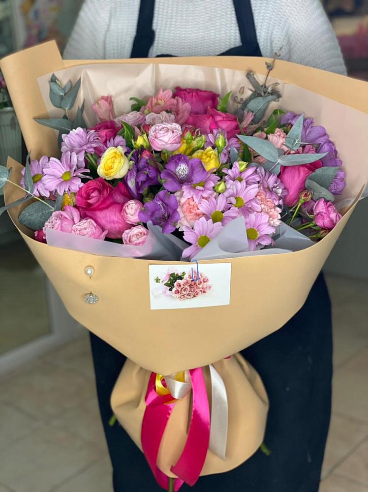 Букет цветов из: Хризантемы, Гвоздики и Альстромерии в Красные Ткачи