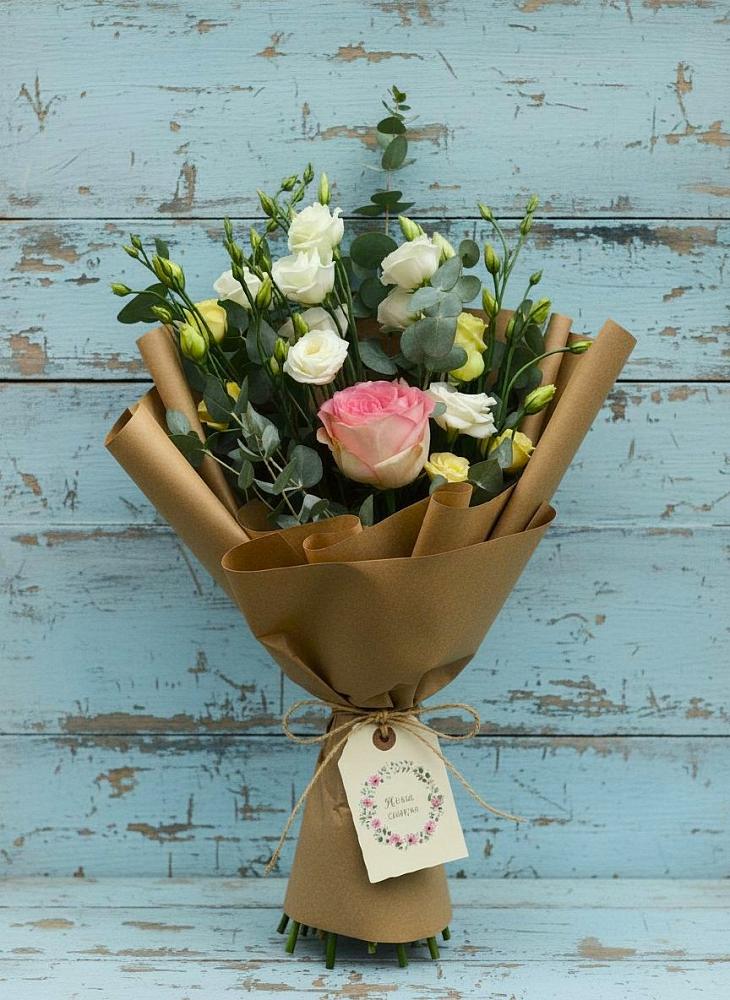 Букет цветов из: Розы и Лизиантусы в Красные Ткачи