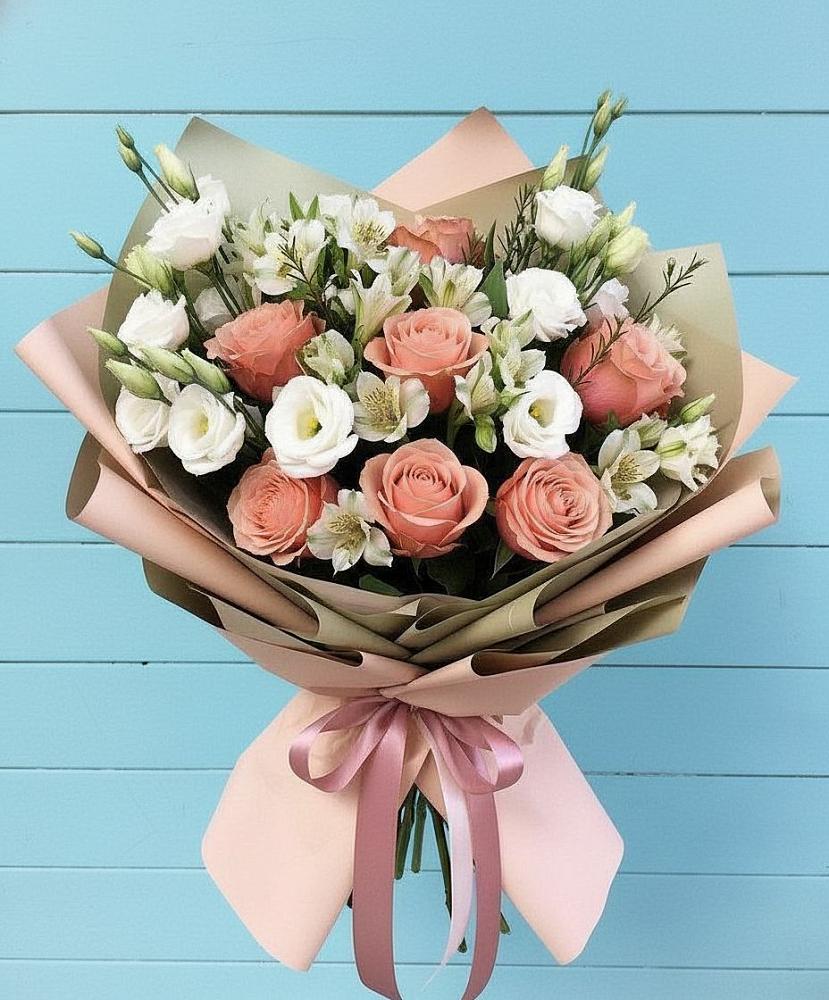 Букет цветов из: Розы, Альстромерии и Лизиантусы в Красные Ткачи