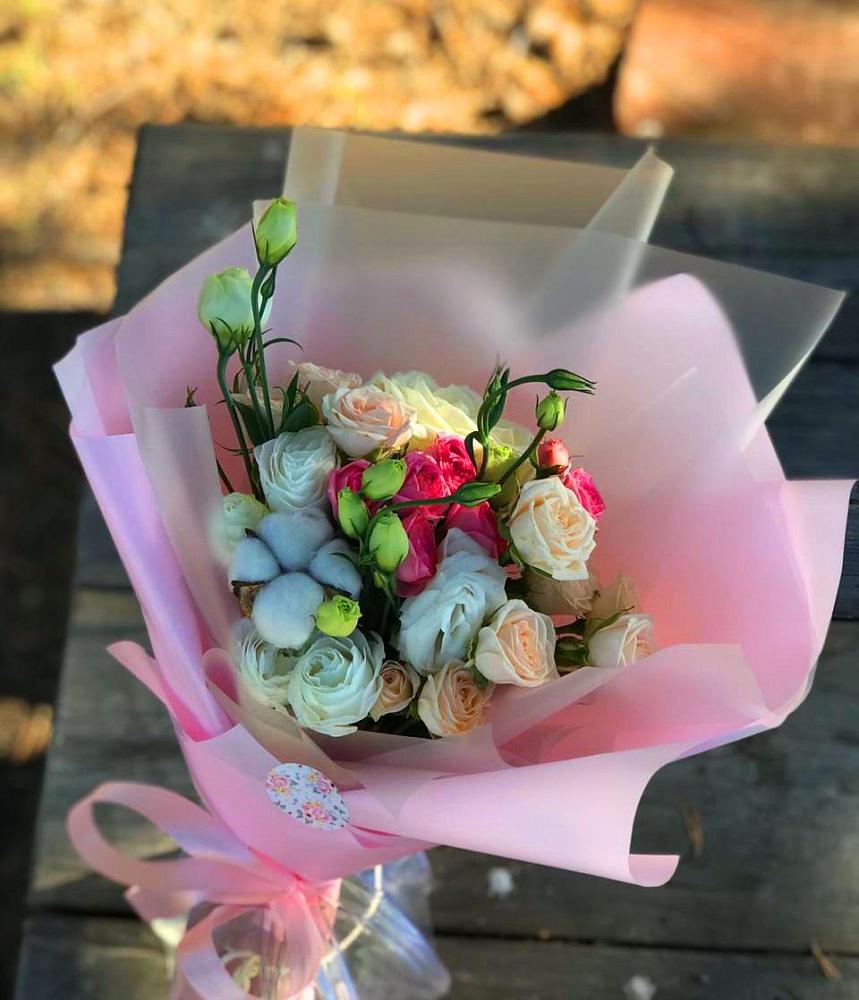 Букет цветов из: Розы и Лизиантусы в Красные Ткачи