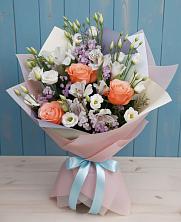 Букет цветов из:  Лизиантусы, Розы, Альстромерии и Гипсофила в Красные Ткачи