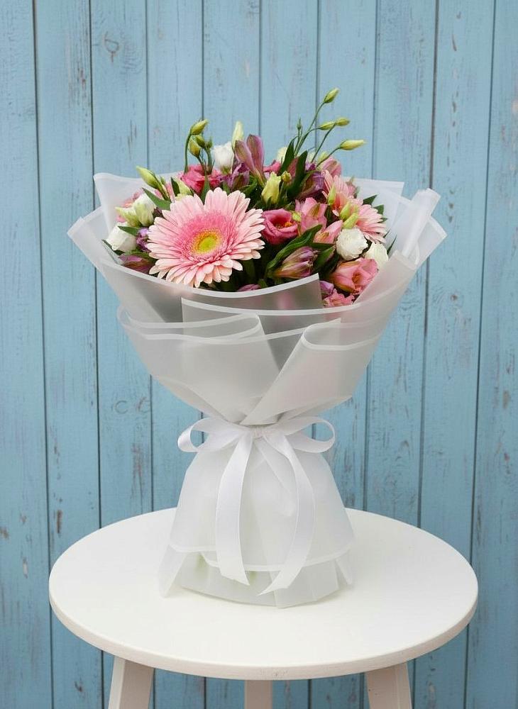 Букет цветов из: Герберы, Альстромерии и Лизиантусы в Красные Ткачи