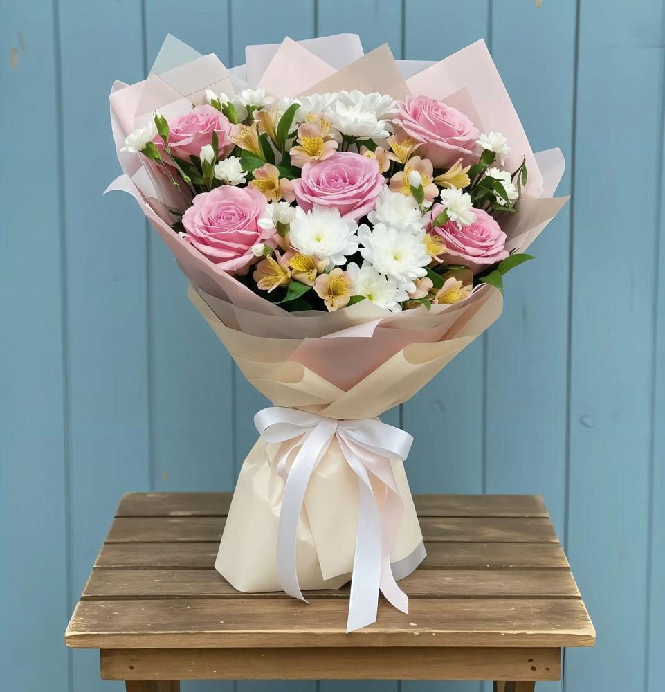 Букет цветов из: Гвоздики, Орхидеи и Розы в Красные Ткачи