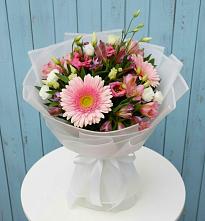 Букет цветов из:  Герберы, Альстромерии и Лизиантусы в Красные Ткачи