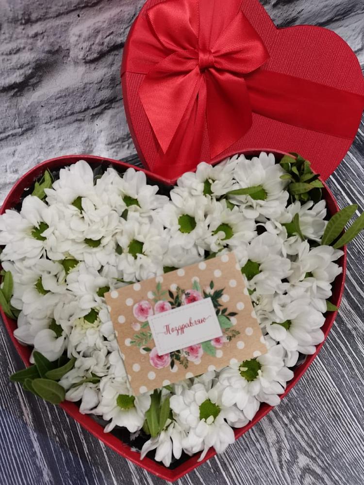 Цветочная композиция из Хризантемы в виде сердца в Красные Ткачи