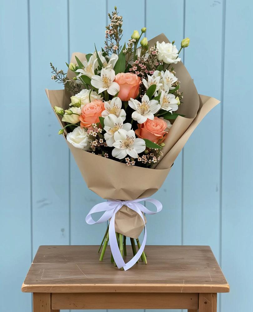 Букет цветов из: Альстромерии, Лизиантусы, Розы и Хризантемы в Красные Ткачи