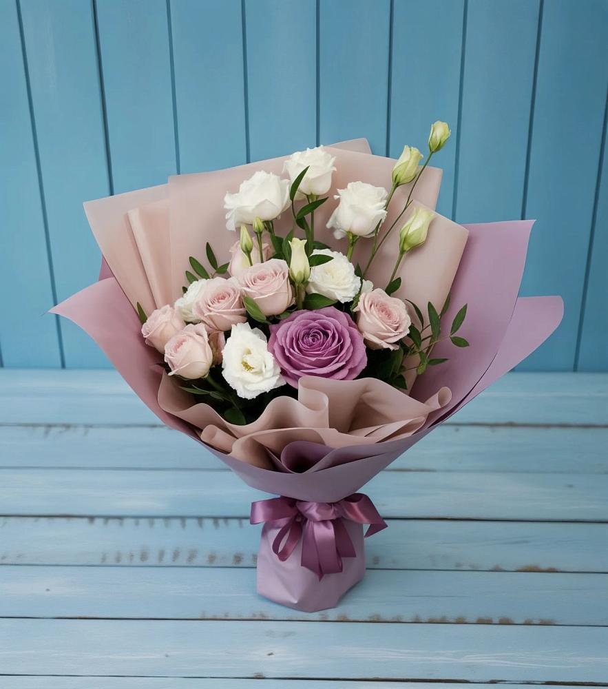 Букет цветов из: Розы и Лизиантусы в Красные Ткачи